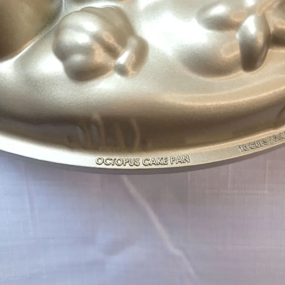 Nordic Ware USA Octopus Beach 10 Cup Cast Aluminum Ocean Baking Cake Pan Bundt